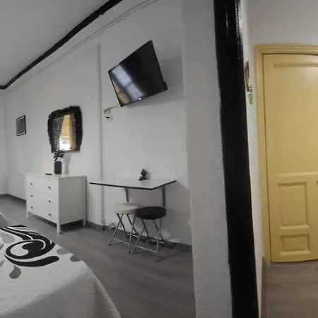 Hostal Loyola Madrid Exterior photo